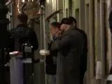 ¡Pillado! Kiko Rivera, fumando y comiendo una hamburguesa en plena calle