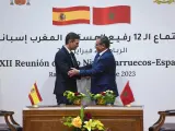 El presidente del Gobierno español, Pedro Sánchez, y el primer ministro de Marruecos, Aziz Ajanuch.