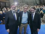 Rajoy, Feijóo y Aznar, este sábado en Valencia.