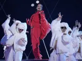 Rihanna actúa durante el espectáculo del descanso del partido de fútbol americano de la Super Bowl 57 de la NFL entre los Kansas City Chiefs y los Philadelphia Eagles, el domingo 12 de febrero de 2023, en Glendale, Arizona