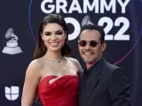Marc Anthony y Nadia Ferreira, en los Grammy Latino de 2022.