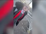 Una madre grabó el pasado 20 de enero este vídeo de camino al cole donde se ve la reacción de su hija de cinco años al escuchcar que le prohíbe besar a su nuevo novio