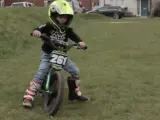 El pequeño de cuatro años que apunta a futura estrella del motocross