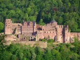 Levantado alrededor del siglo XIII, el castillo de Heidelberg es una de las principales atracciones de la localidad con el mismo nombre. Es de origen medieval y sus espectaculares edificaciones figuran entre las m&aacute;s importantes estructuras renacentistas al norte de los Alpes.