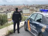 Un agente de la Policía Nacional en Málaga capital.