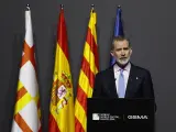 El rey Felipe VI pronuncia unas palabras en la cena oficial del Mobile World Congress de Barcelona, este domingo.