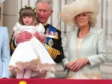 Carlos III y Camilla con Eliza Lopes, su nieta.