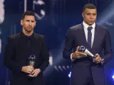Lionel Messi y Kylian Mbappé en la gala de los premios The Best 2022.