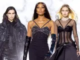 Irina Shayk, Naomi Campbell y Gigi Hadid desfilando para Versace