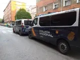 Dos furgones de la Policía Nacional.