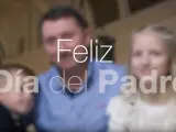 La presidenta de la Comunidad de Madrid, Isabel Díaz Ayuso, ha publicado un vídeo en su Twitter de una campaña por el Día del Padre, en el que los hijos de tres familias hablan sobre su progenitor mientras este les observa en directo por una tablet.