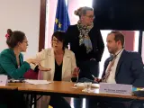La eurodiputada de ERC, Diana Riba con el presidente del comité de la Eurocámara sobre Pegasus, Jeroen Lenaers.