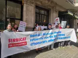 El Sindicat de Llogateres protestan a las puertas de la inmobiliaria Rentaz