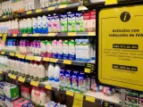 El Banco de España estima que los supermercados han trasladado al precio final "en torno" al 90% de la rebaja del IVA sobre algunos de los alimentos básicos de la cesta de compra.