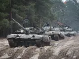 Imagen de tanques rusos comandados por soldados ucranianos.