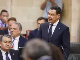 El presidente de la Junta de Andalucía, Juanma Moreno, en la sesión de control en el Parlamento.
