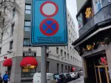 Señalización que indica que la calle Cenicero es peatonal
