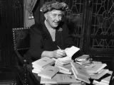 Agatha Christie, firmando libros en 1950.