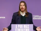 El coportavoz de Podemos, Pablo Fernández, este lunes en rueda de prensa.