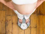 Vigilar el peso durante el embarazo es importante para la salud del bebé y de la madre.