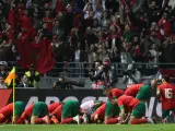 Los jugadores de la selección marroquí celebran un gol ante Brasil.