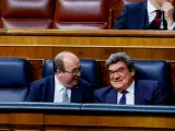 Los ministros de Cultura y Seguridad Social, Miquel Iceta y José Luis Escrivá, respectivamente, este jueves en el Congreso.