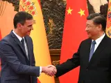 El presidente del Gobierno, Pedro Sánchez, y su homólogo chino, Xi Jinping, este viernes.
