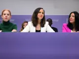 La líder de Podemos, Ione Belarra, junto a Lilith Verstrynge (izquierda) e Idoia Villanueva (derecha).
