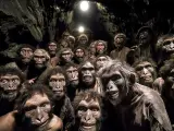 Otro 'selfie' imaginado por la intelingencia artificial en el interior de una cueva prehistórica.