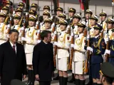 El presidente chino, Xi Jinping, y el presidente franc&eacute;s, Emmanuel Macron, este jueves en Pek&iacute;n.