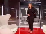 La presentadora María Casado, en 'Las tres puertas', mostrando su embarazo.