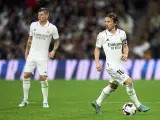 Luka Modric y Toni Kroos durante un partido.