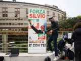 Cartel de Fuerza al líder italiano, Silvio Berlusconni