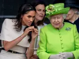 Meghan Markle y la reina Isabel II, en el año 2018.