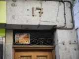 Imagen de archivo de un portal con una vivienda en venta en la ciudad de Madrid.