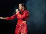 Rosalía en uno de sus conciertos durante el Motomami World Tour