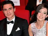 Los actores Álex González y María Pedraza.