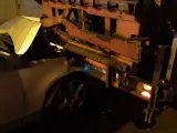 Imagen del coche empotrado contra un camión de la basura en Lugo.