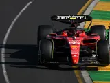 Carlos Sainz toma una curva del trazado de Albert Park, en Australia.