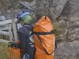 La alpinista Beatriz Flamini, el momento antes de introducirse en la cueva el 21 de noviembre de 2021.