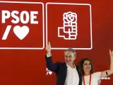 El ex presidente del Gobierno José Luis Rodríguez Zapatero y la secretaria general del PSOE, María Jesús Montero, este sábado en Valencia.