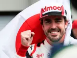 Fernando Alonso celebra su campeonato del mundo de Resistencia de la FIA con Toyota.