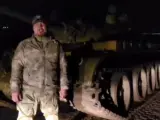 Captura de un vídeo que circula por redes sociales y en el que se ven tanques de la era soviética en Ucrania.