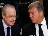 El presidente del Real Madrid, Florentino P&eacute;rez, y el presidente del Bar&ccedil;a, Joan Laporta.
