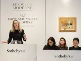 Aurelie Vandevoorde, directora del departamento de arte moderno de Sotheby's, presenta un Miró.
