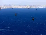 Helicópteros japoneses en una operación en las costas niponas.