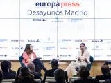 La delegada de la Comunidad de Madrid en Europa Press, Cristina de la Rica y la candidata de Vox a la Comunidad de Madrid, Rocío Monasterio, este miércoles.