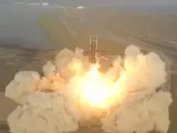 SpaceX logra que su megacohete despegue, pero explota a los pocos minutos