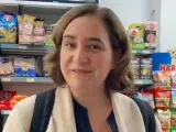 La alcaldesa de Barcelona, Ada Colau, ha vuelto a estar este miércoles en boca de todos. Esta vez a raíz de un vídeo viral en TikTok en el que felicita el Ramadán, junto al influencer Rustem Iqbal, un empresario paquistaní dueño del supermercado Pim Pam, ubicado en el barrio de la Dreta de l’Eixample, y quien cuenta con más de 700.000 seguidores en la red social.