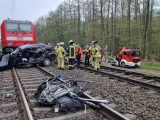 Tren golpea coche: tres muertos en accidente en Neustadt am Rübenberge